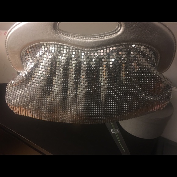 Metallic silver clutch perfect for night out - Picture 4 of 4